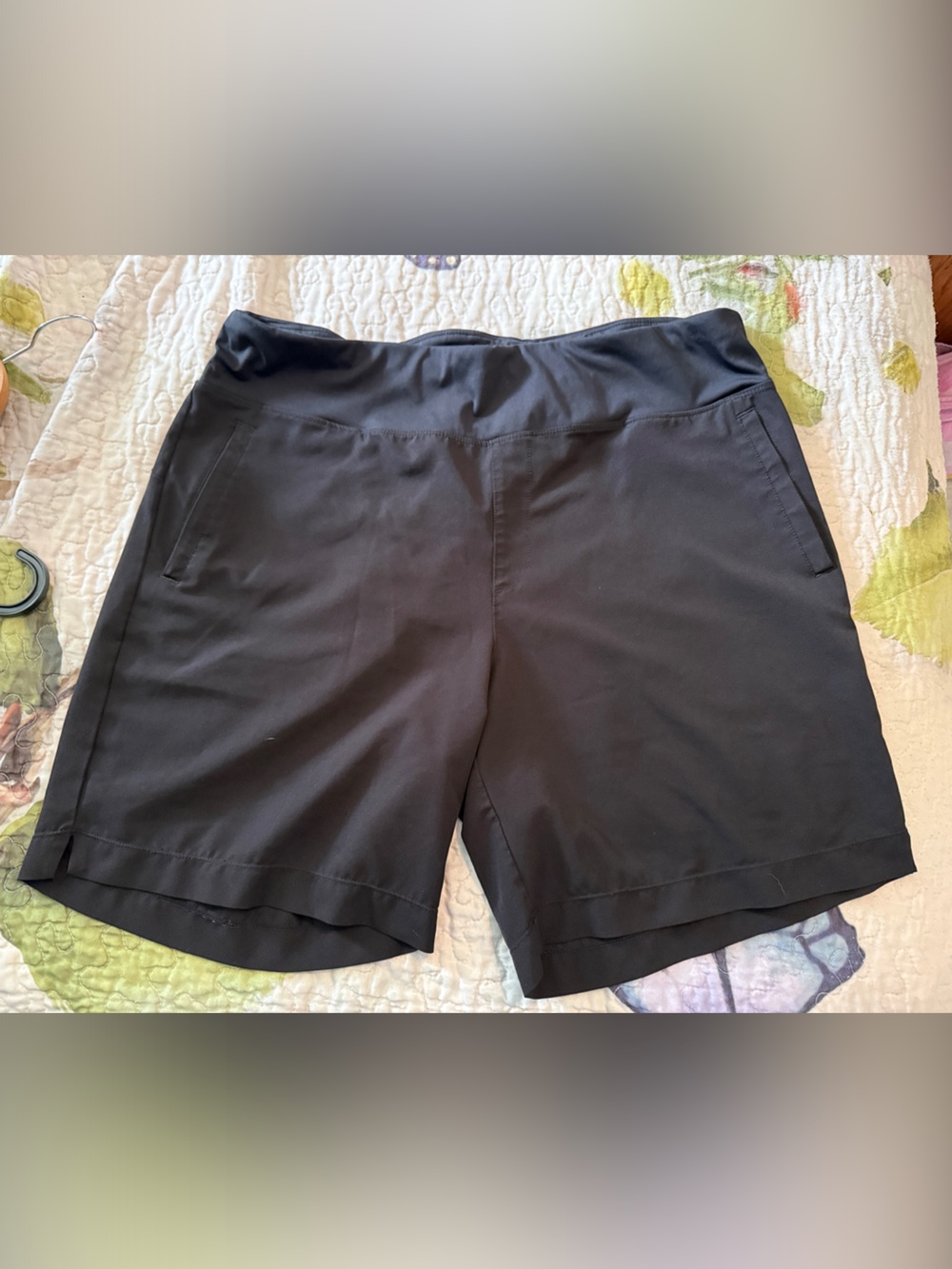Women's Black Cargo Shorts - Sleek Everyday Comfort